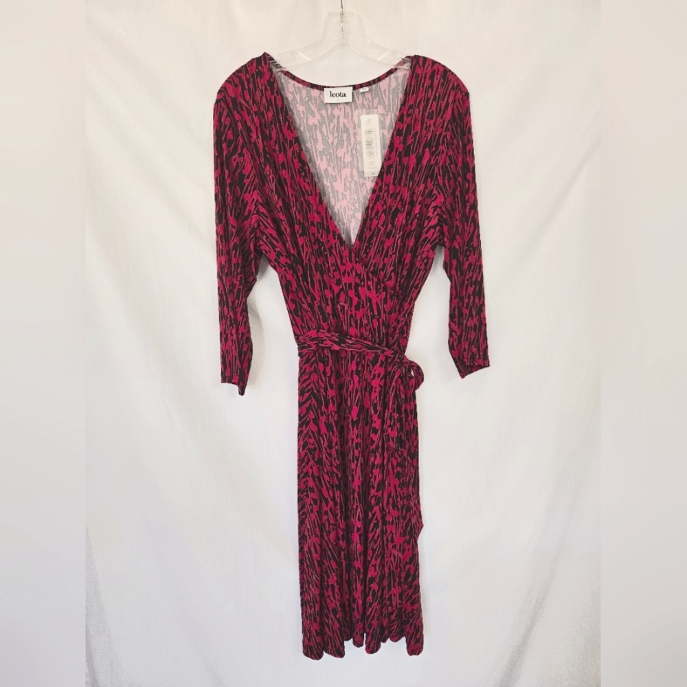 Leota V Neck Pink/Black Print Wrap Like Dress. Size 1X